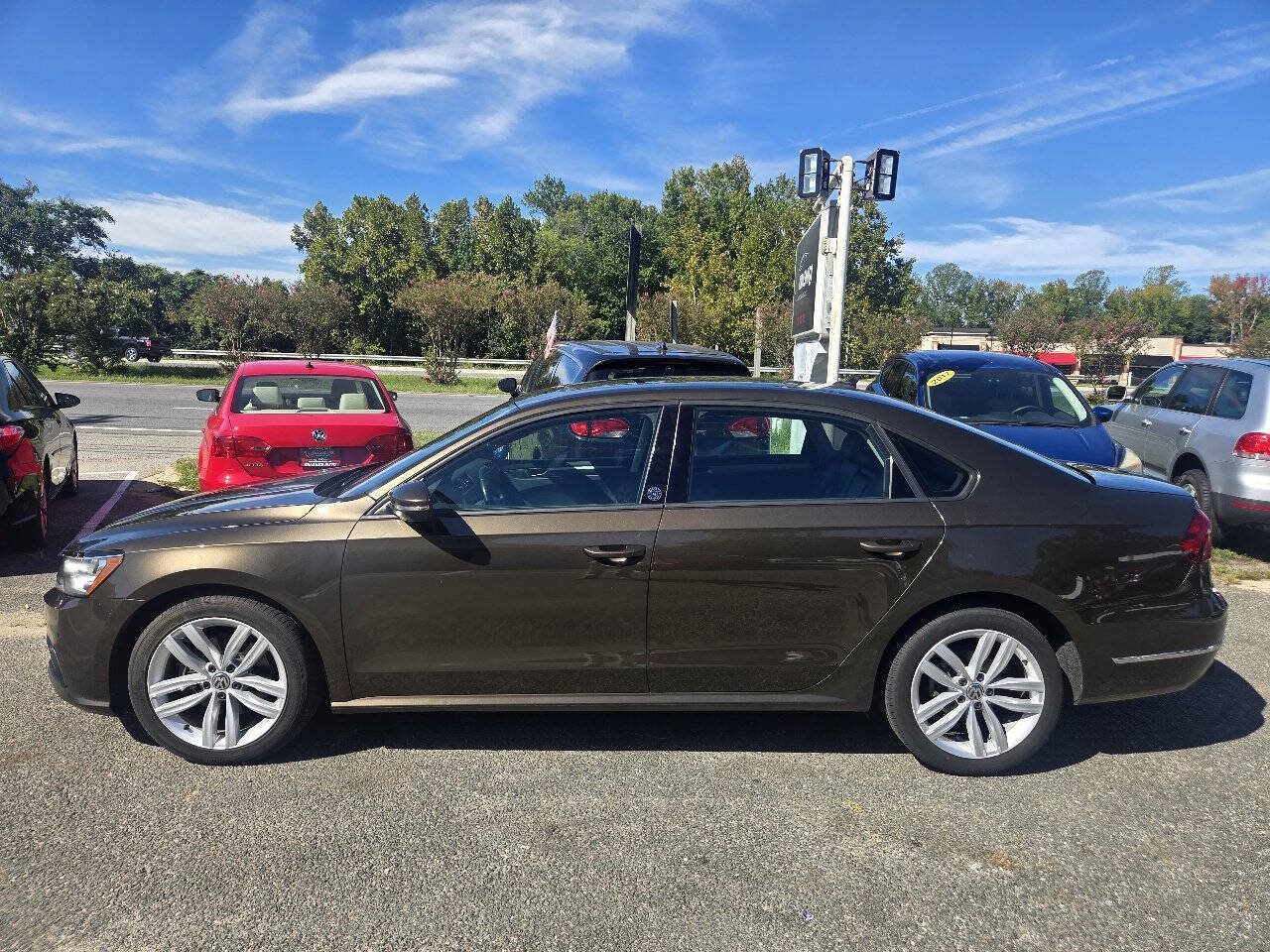 Used 2019 Volkswagen Passat 2.0T Wolfsburg FWD image 11