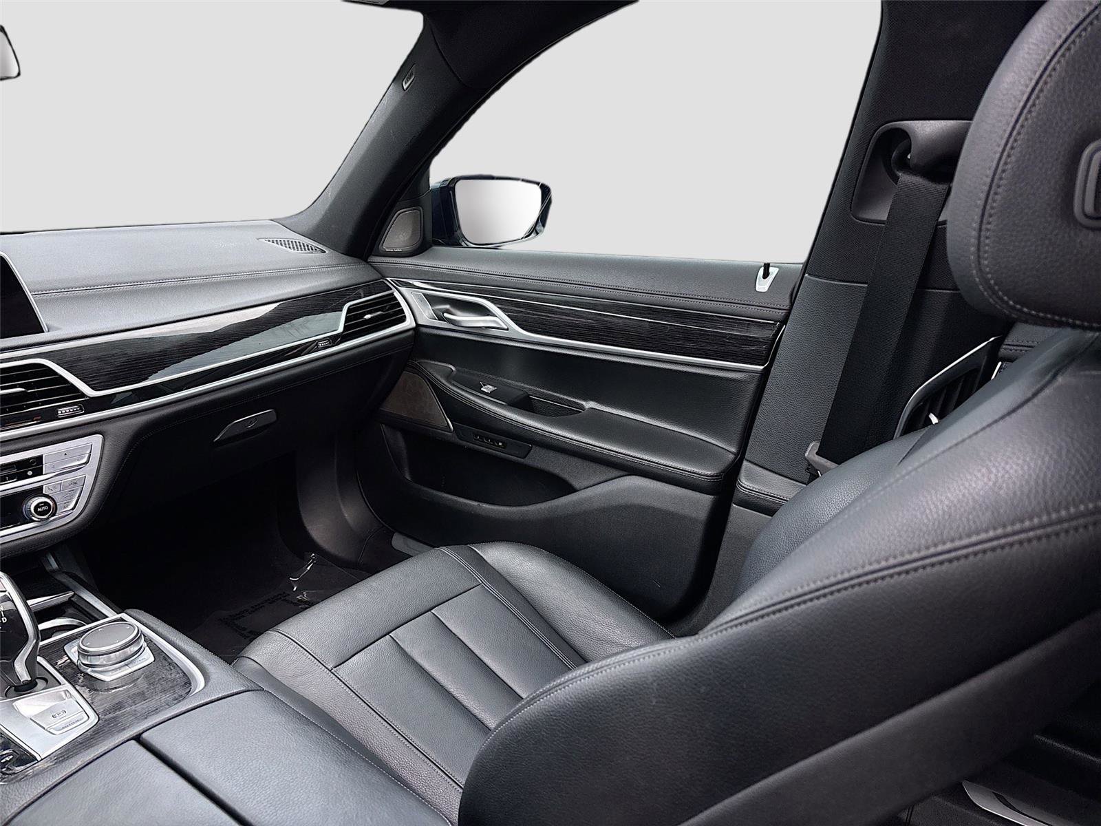 Used 2019 BMW 740e xDrive w/ M Sport Package AWD/4WD image 25