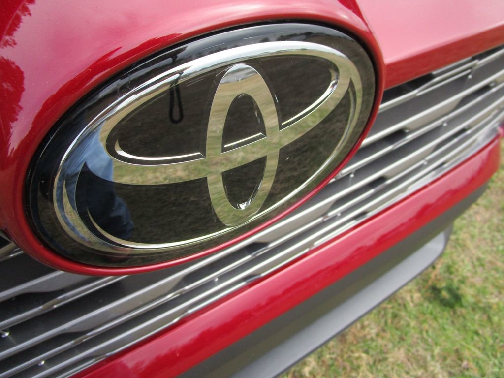 Used 2025 Toyota RAV4 Limited image 25