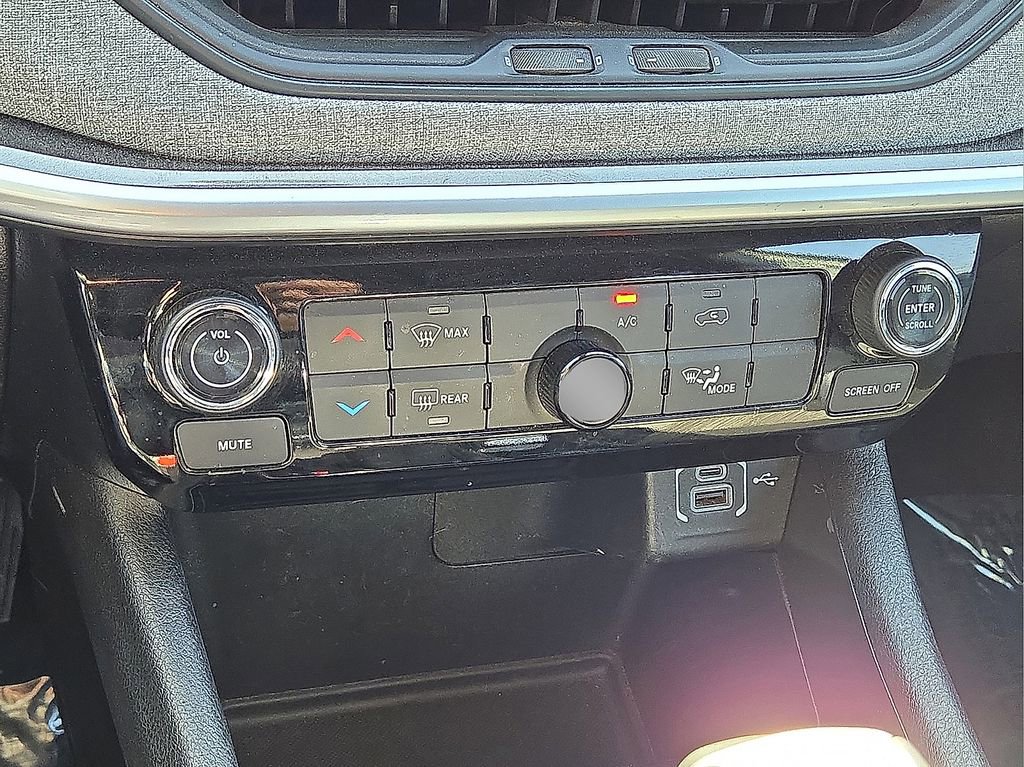 Used 2024 Jeep Compass Latitude image 29