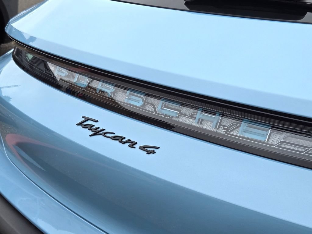 Used 2022 Porsche Taycan 4 Cross Turismo AWD/4WD image 10