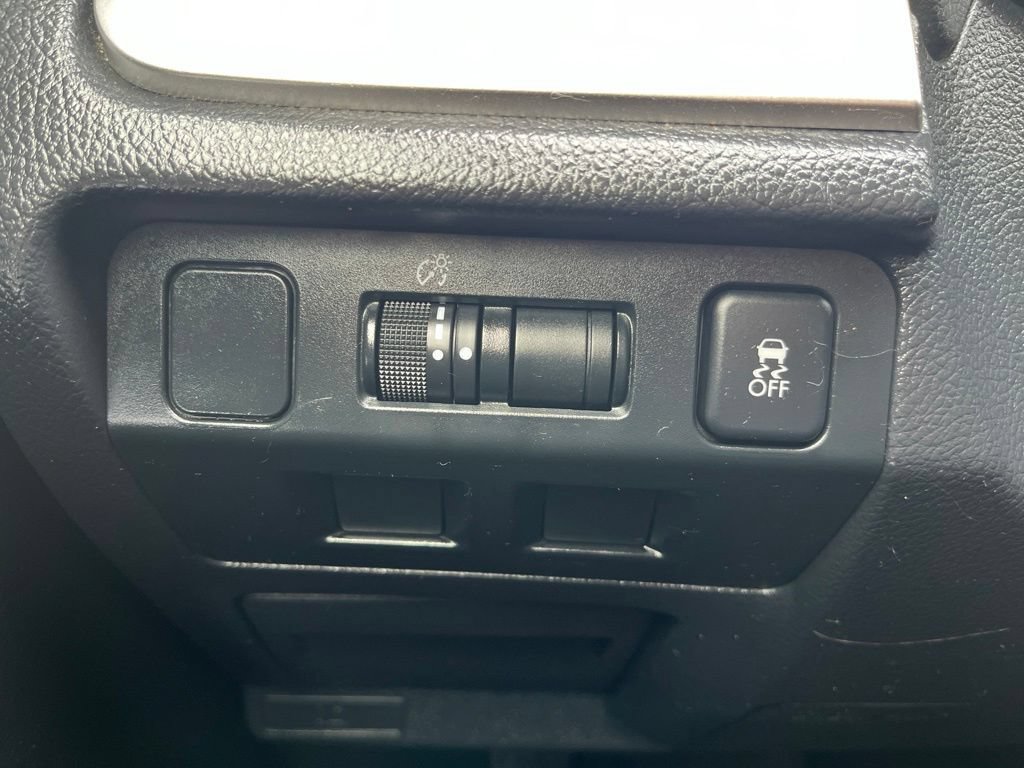 Used 2017 Subaru Crosstrek 2.0i AWD/4WD image 24