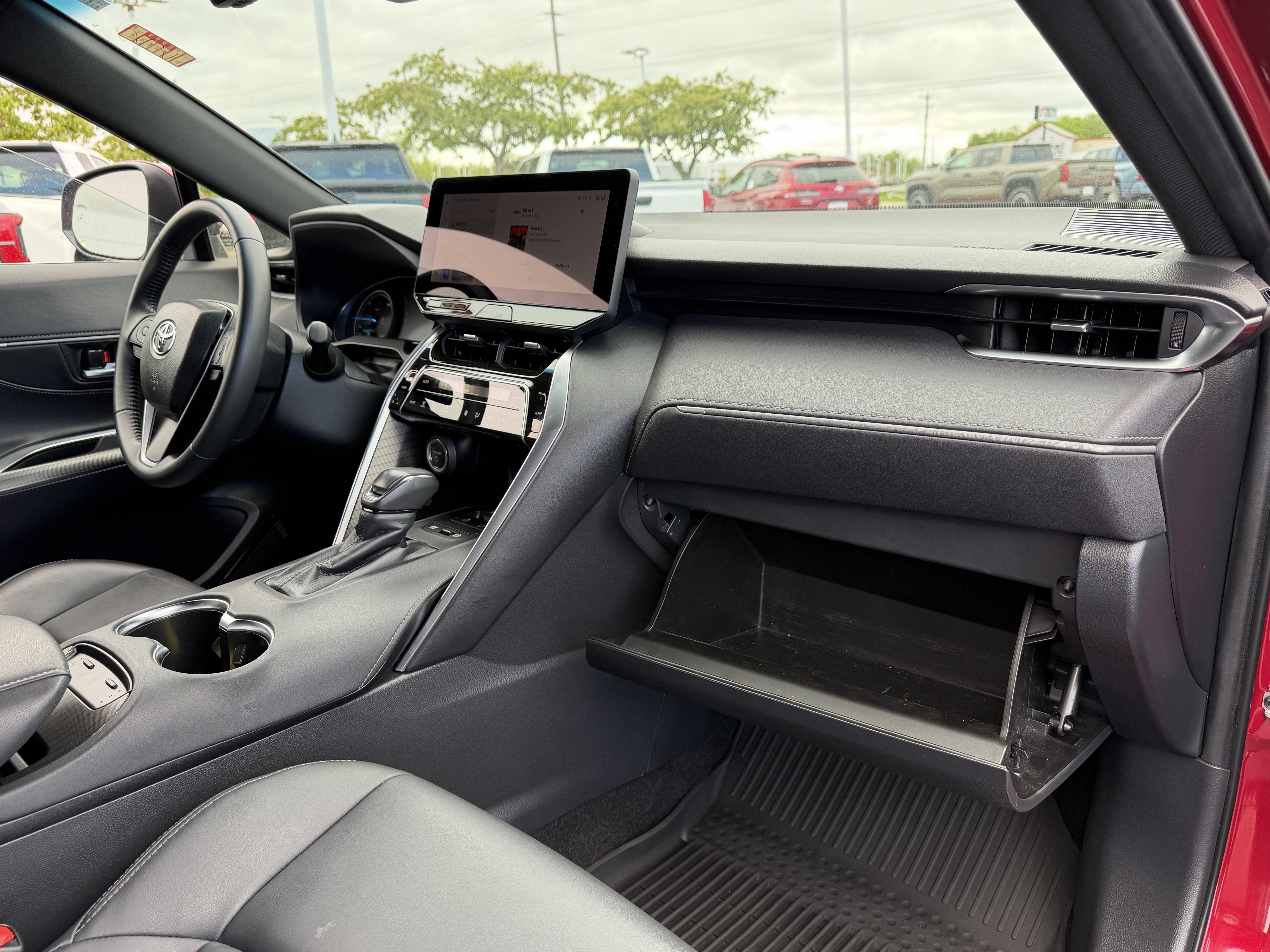 Certified 2024 Toyota Venza XLE AWD/4WD image 13