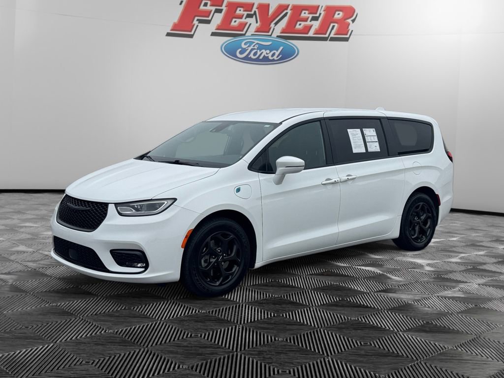 Used 2022 Chrysler Pacifica Touring-L w/ S Appearance Package image 1