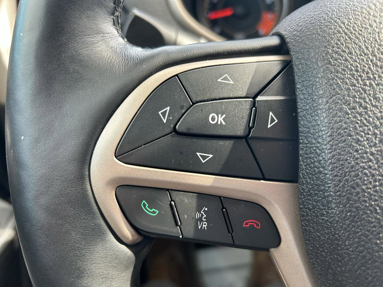 Used 2015 Jeep Cherokee Sport w/ Cold Weather Group image 18