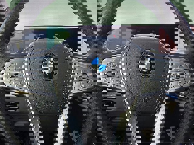 Used 2025 BMW X7 xDrive40i w/ Executive Package image 24