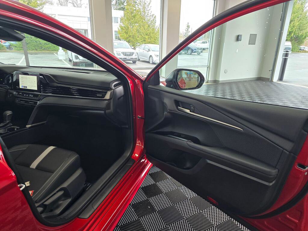 Used 2025 Toyota Camry SE image 43