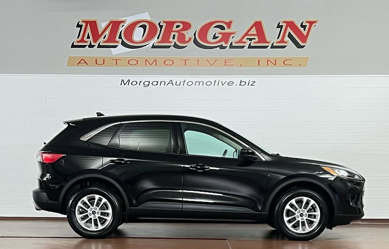 Used 2020 Ford Escape SE image 2