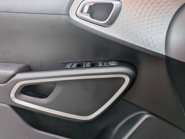 Used 2025 Kia Soul LX FWD image 24