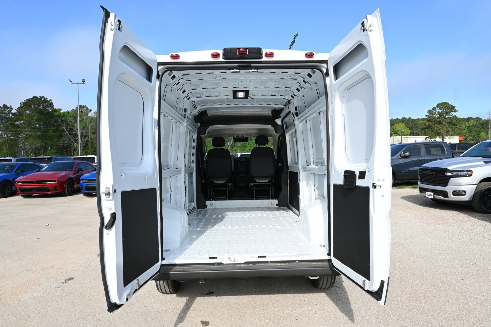 New 2026 RAM ProMaster 2500 w/ Convenience Group FWD image 25