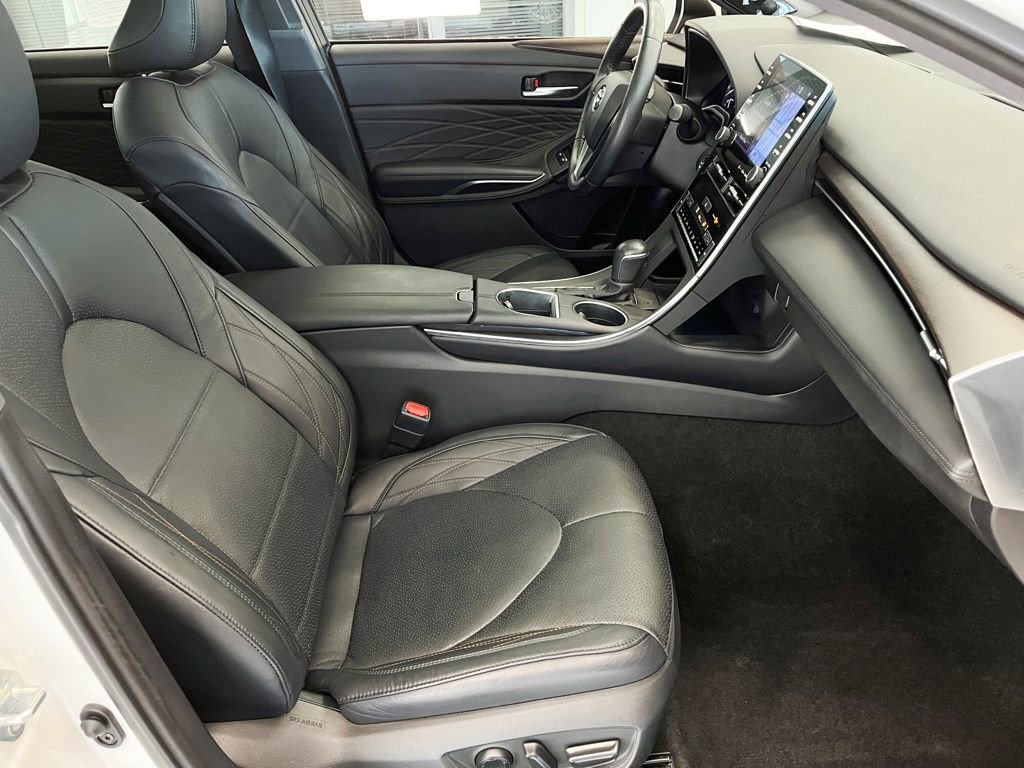 Used 2021 Toyota Avalon Limited image 34