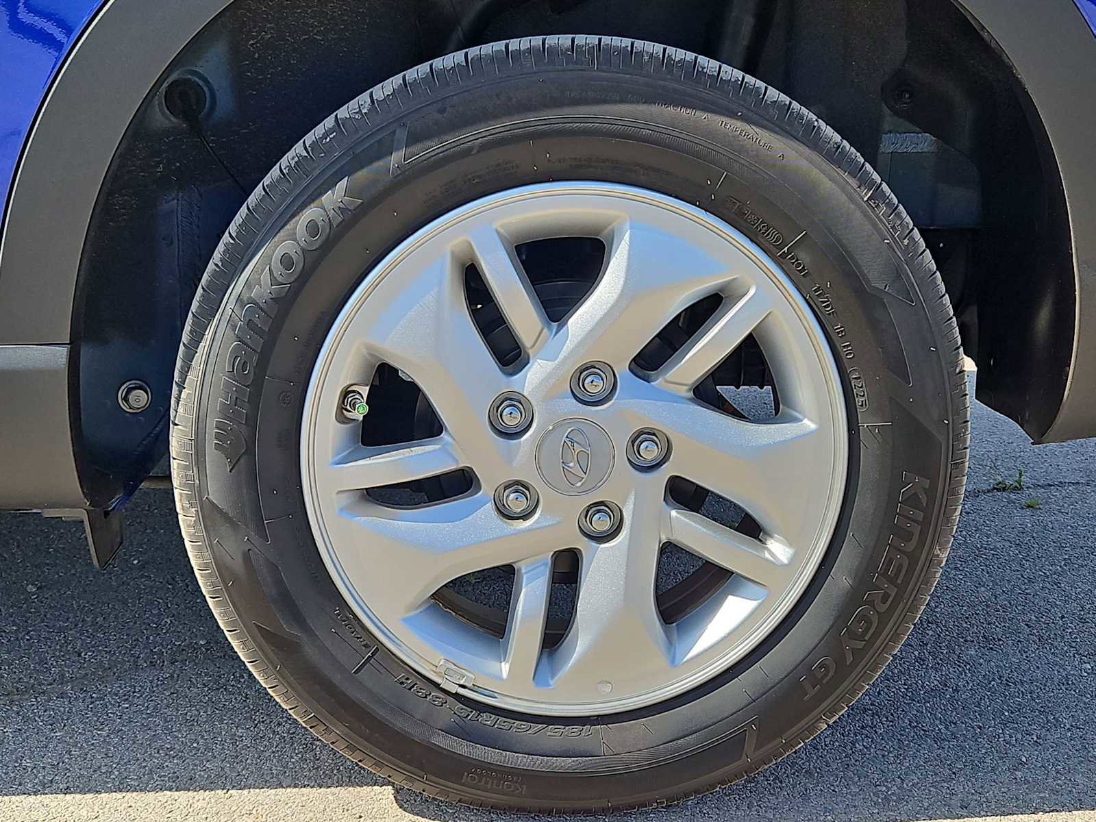 Certified 2025 Hyundai Venue SE image 13