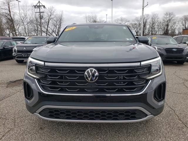Used 2024 Volkswagen Atlas Cross Sport SE w/ Panoramic Sunroof Package image 9