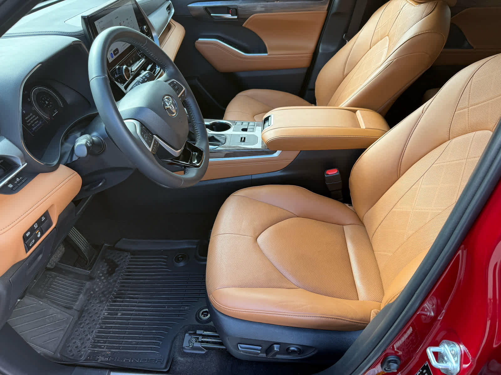 Used 2024 Toyota Highlander Platinum image 10