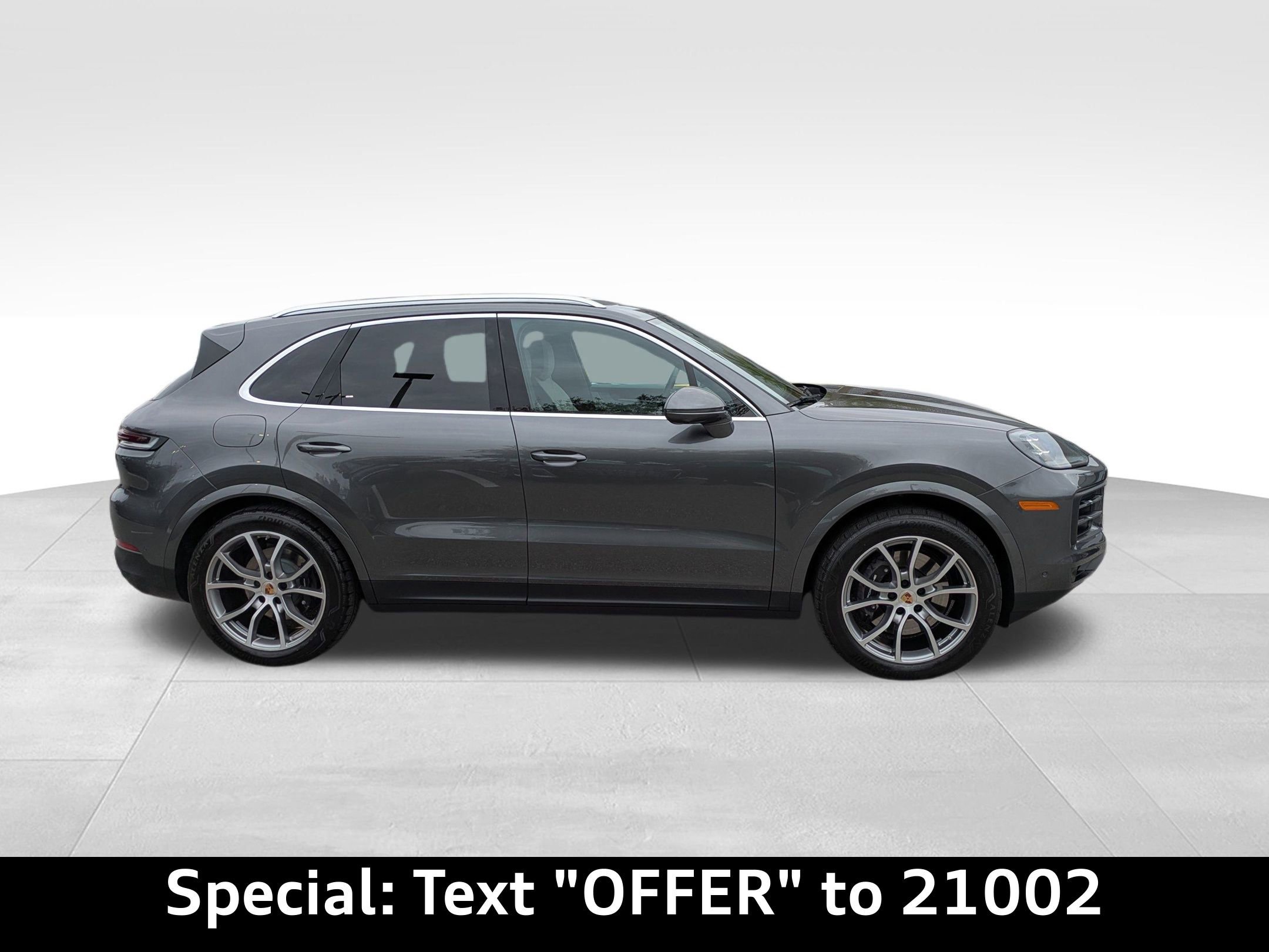 Used 2025 Porsche Cayenne image 2