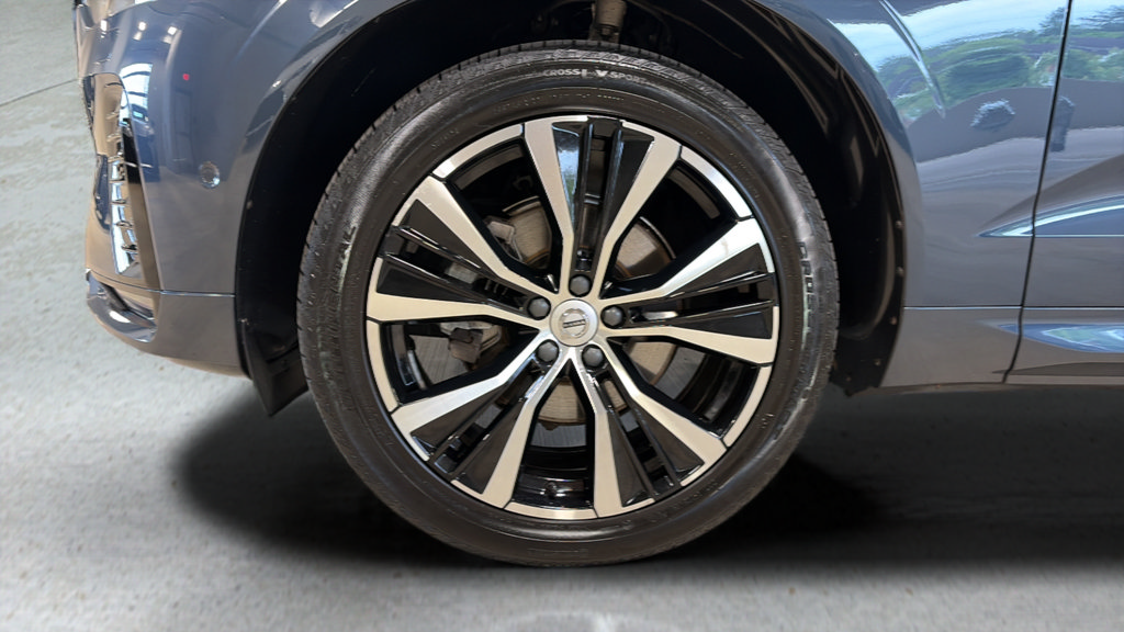 Used 2023 Volvo XC60 B5 Plus w/ Climate Package AWD/4WD image 11