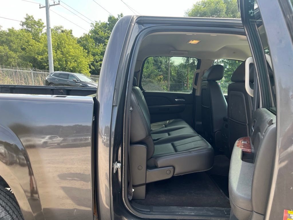Used 2011 GMC Sierra 1500 SLT w/ SLT Convenience Package AWD/4WD image 28