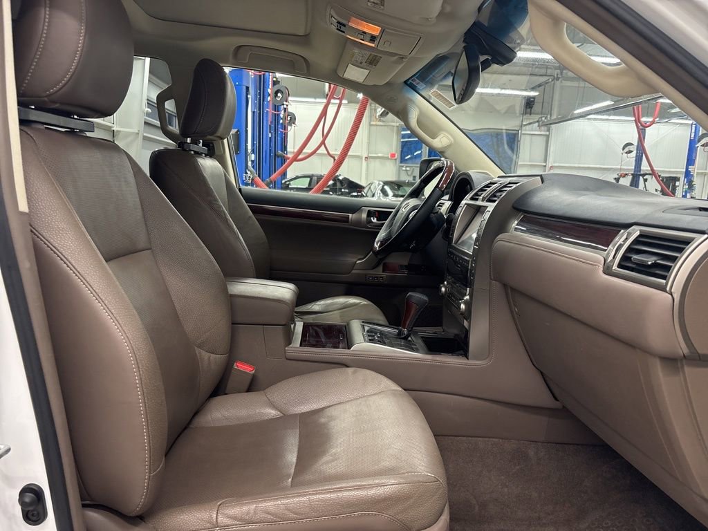 Used 2015 Lexus GX 460 w/ Premium Package image 10