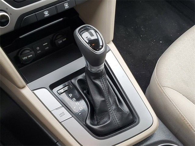Used 2017 Hyundai Elantra SE image 18