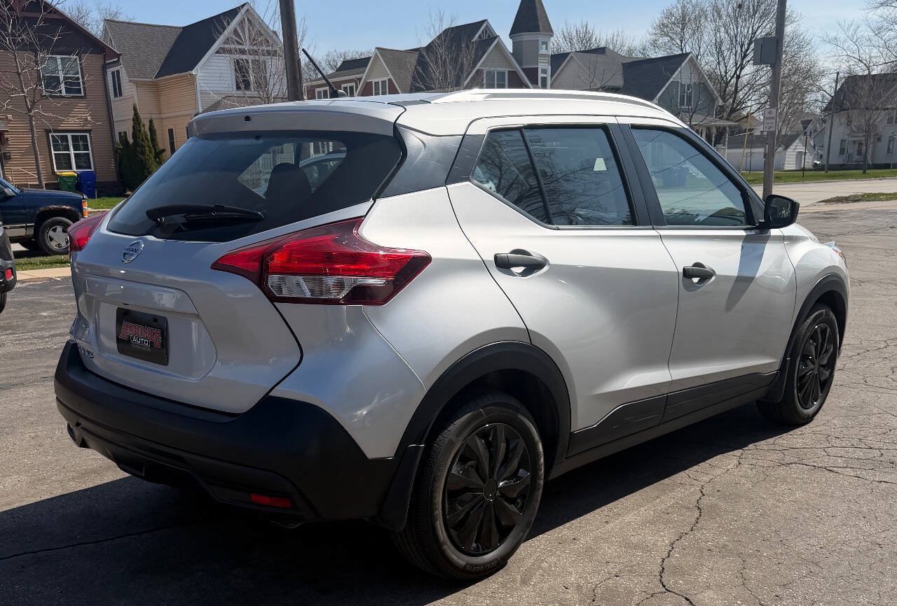 Used 2019 Nissan Kicks S FWD image 10