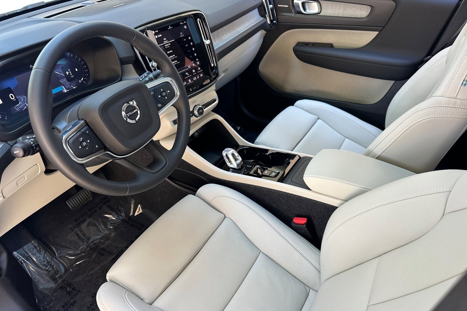 New 2026 Volvo XC40 B5 Ultra w/ Climate Package image 13