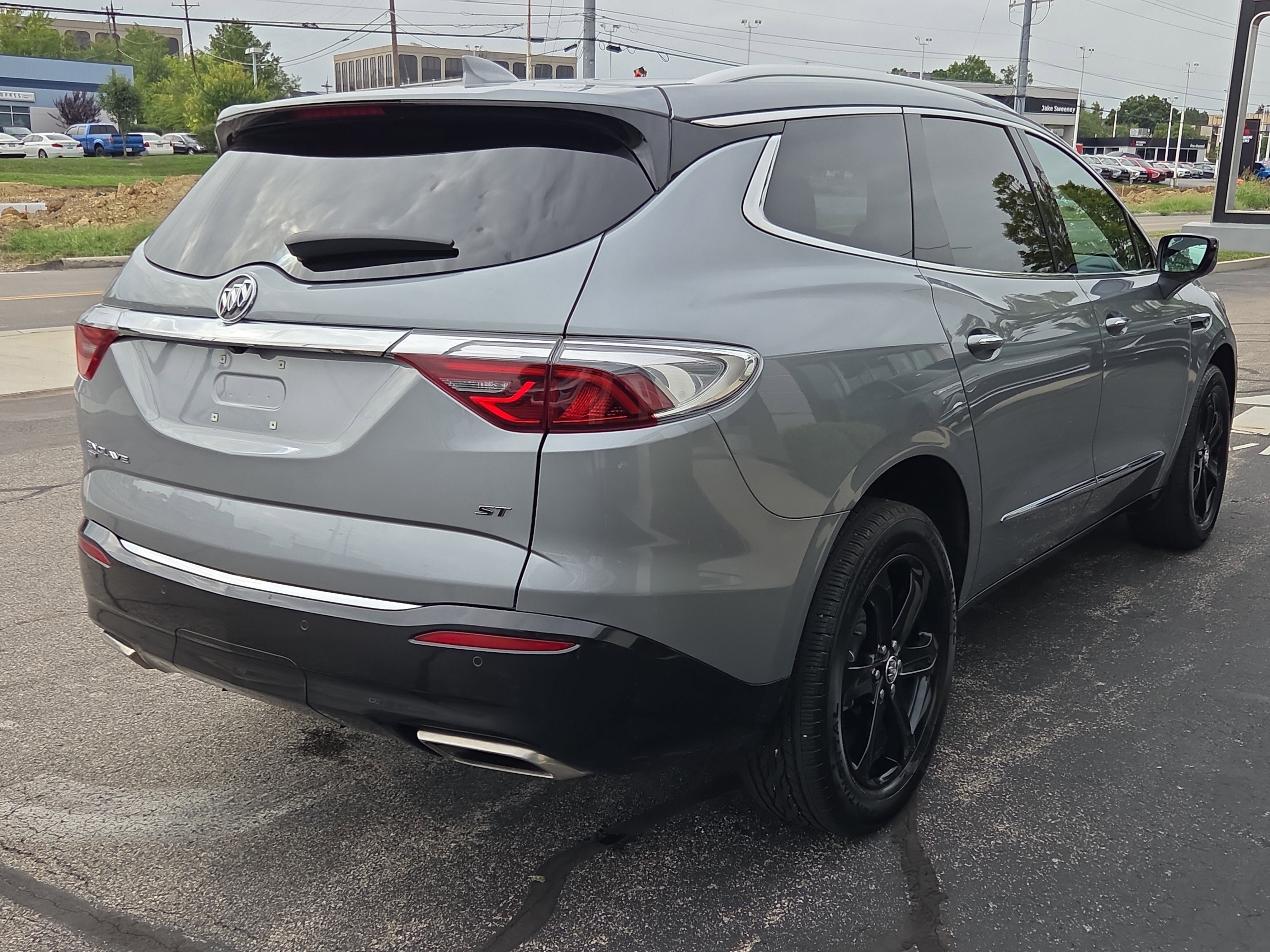 Used 2024 Buick Enclave Essence w/ Sport Touring Edition image 5