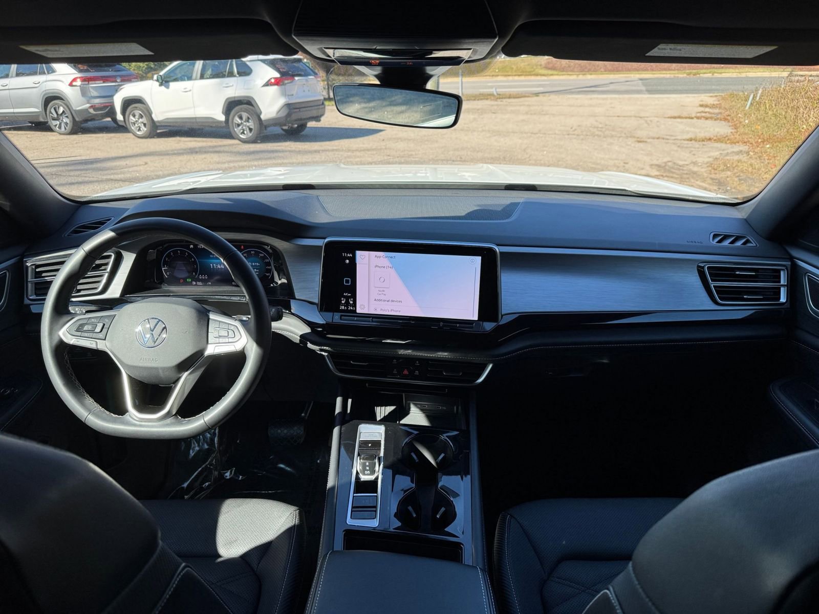 Used 2025 Volkswagen Atlas Cross Sport SE image 28