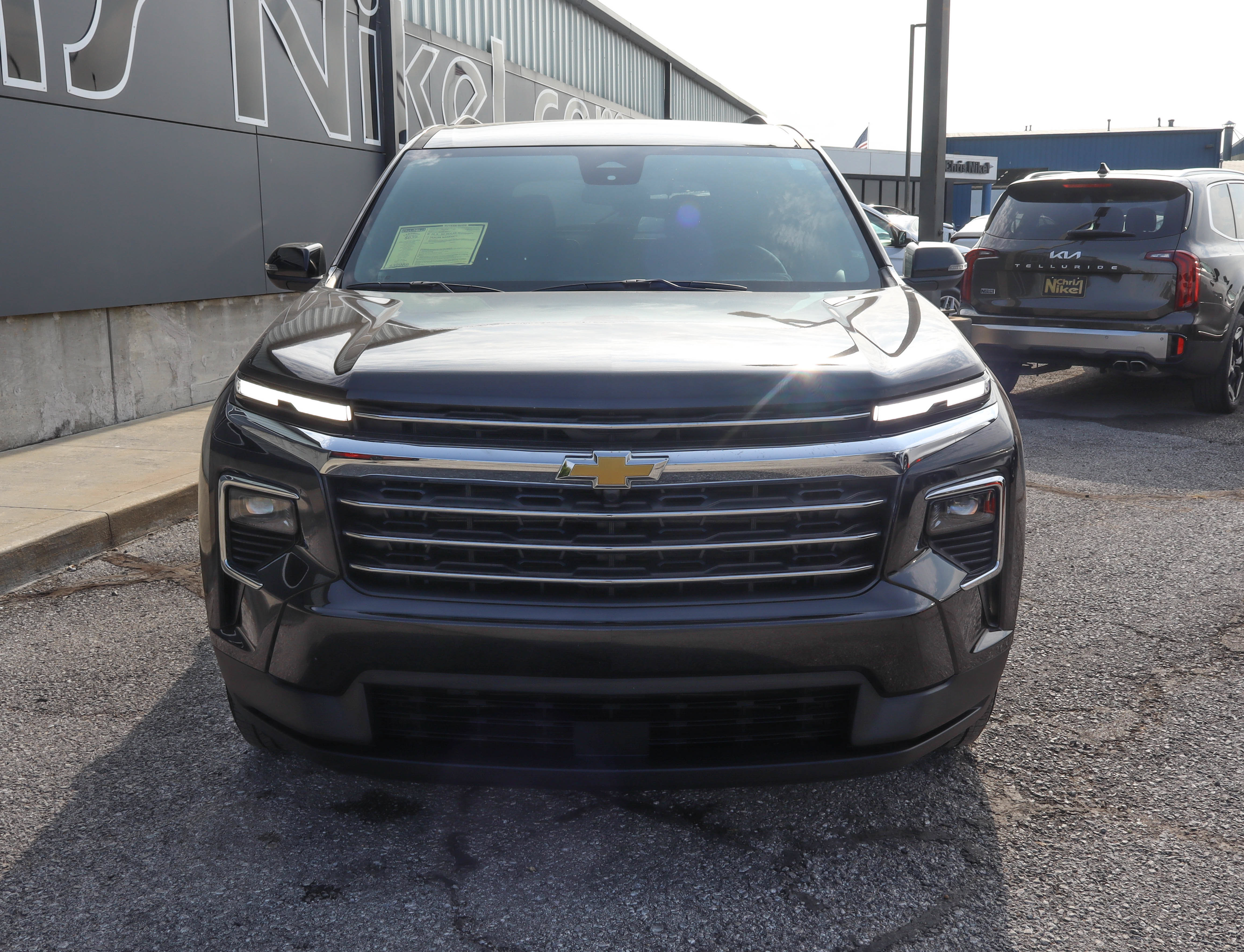 Used 2026 Chevrolet Traverse LT AWD/4WD image 2