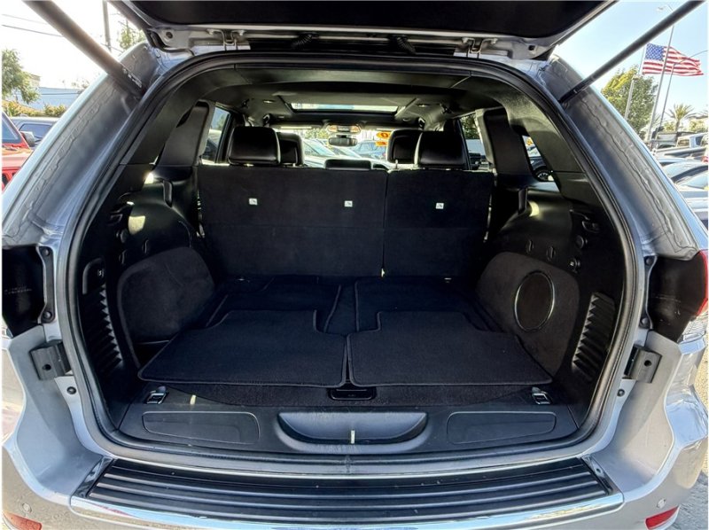 Used 2020 Jeep Grand Cherokee Limited w/ Luxury Group II image 24