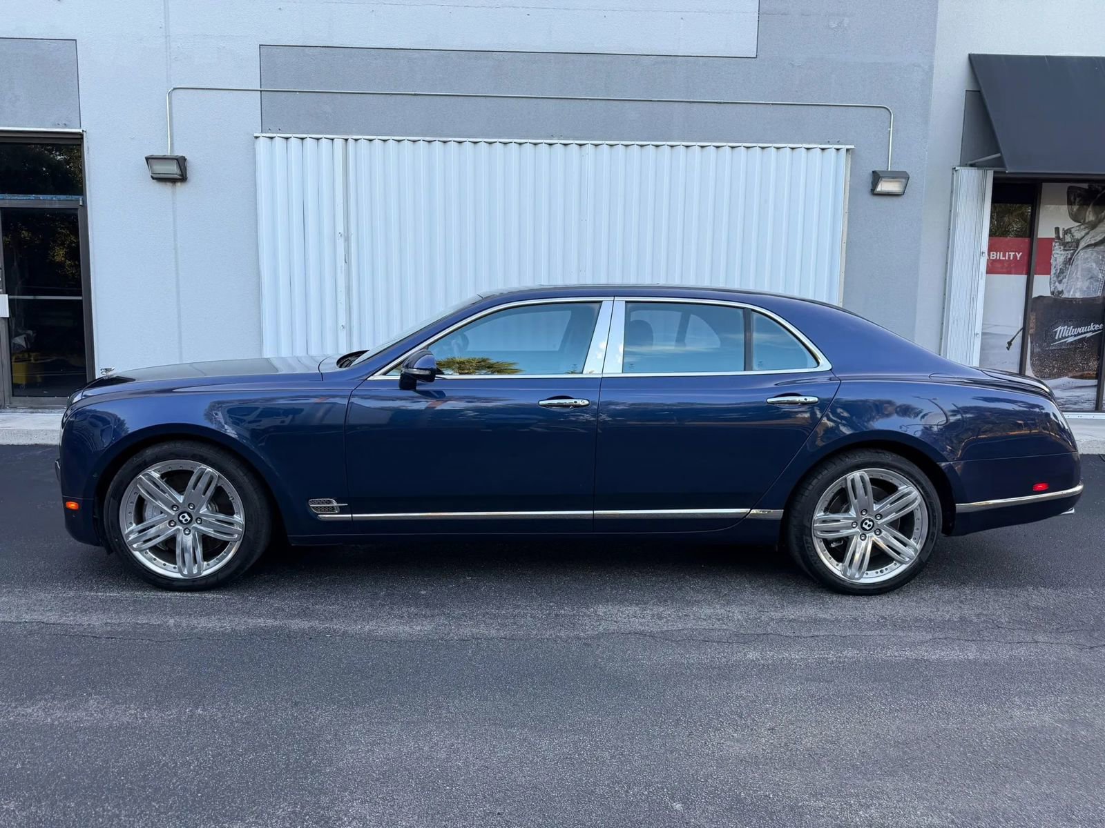 Used 2014 Bentley Mulsanne RWD image 4