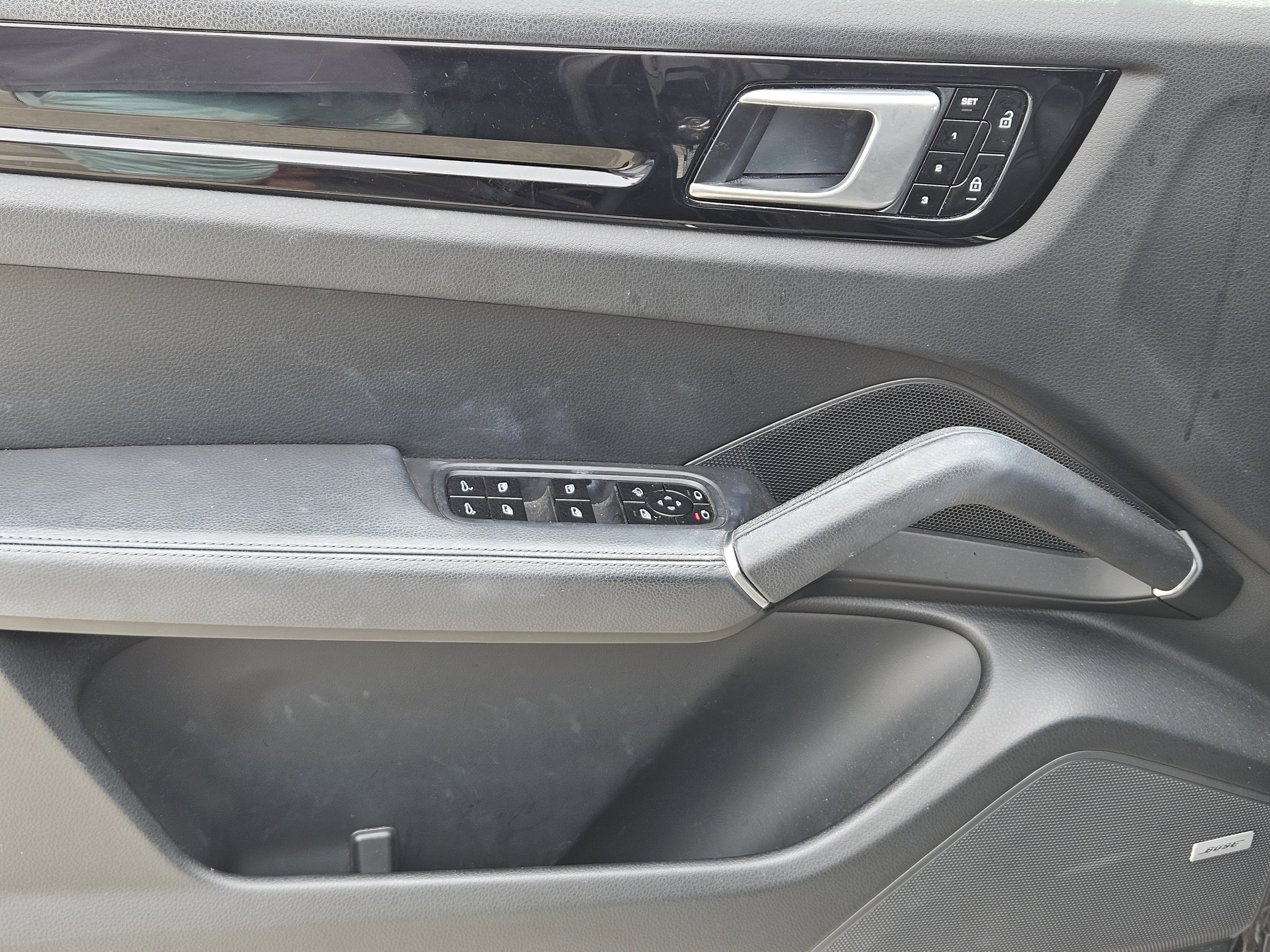 Used 2020 Porsche Cayenne image 31