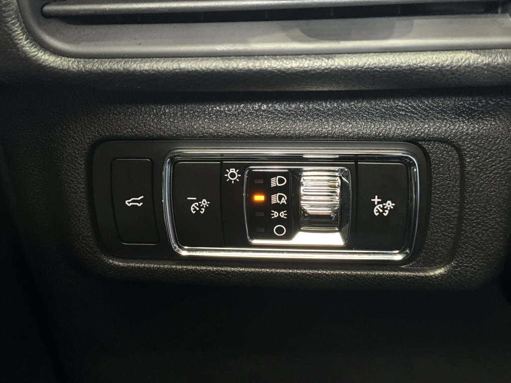Used 2023 Lincoln Corsair Reserve w/ Equipment Group 201A AWD/4WD image 33