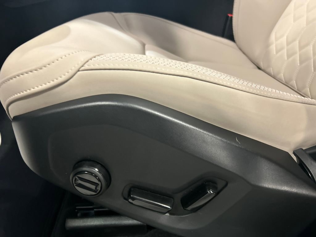 Used 2026 Volvo XC60 B5 Core w/ Climate Package image 11