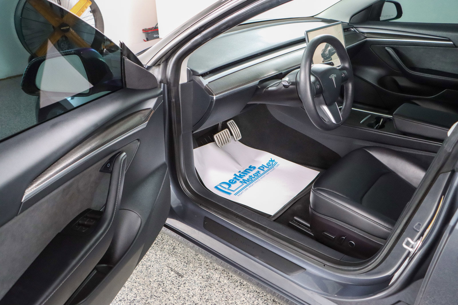 Used 2023 Tesla Model 3 Performance image 3