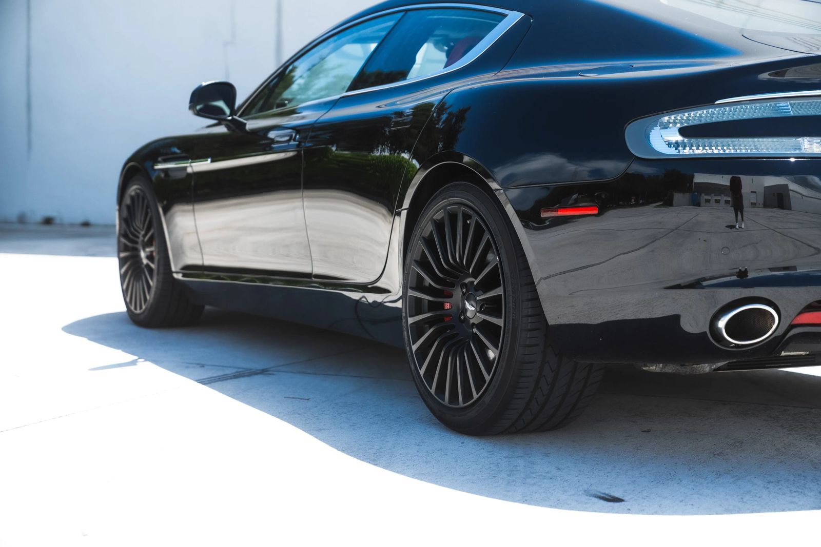 Used 2011 Aston Martin Rapide RWD image 9