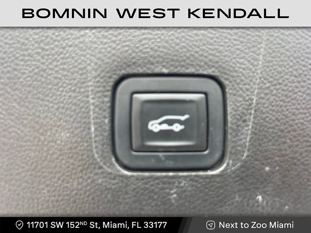 Used 2019 Chevrolet Traverse RS image 11