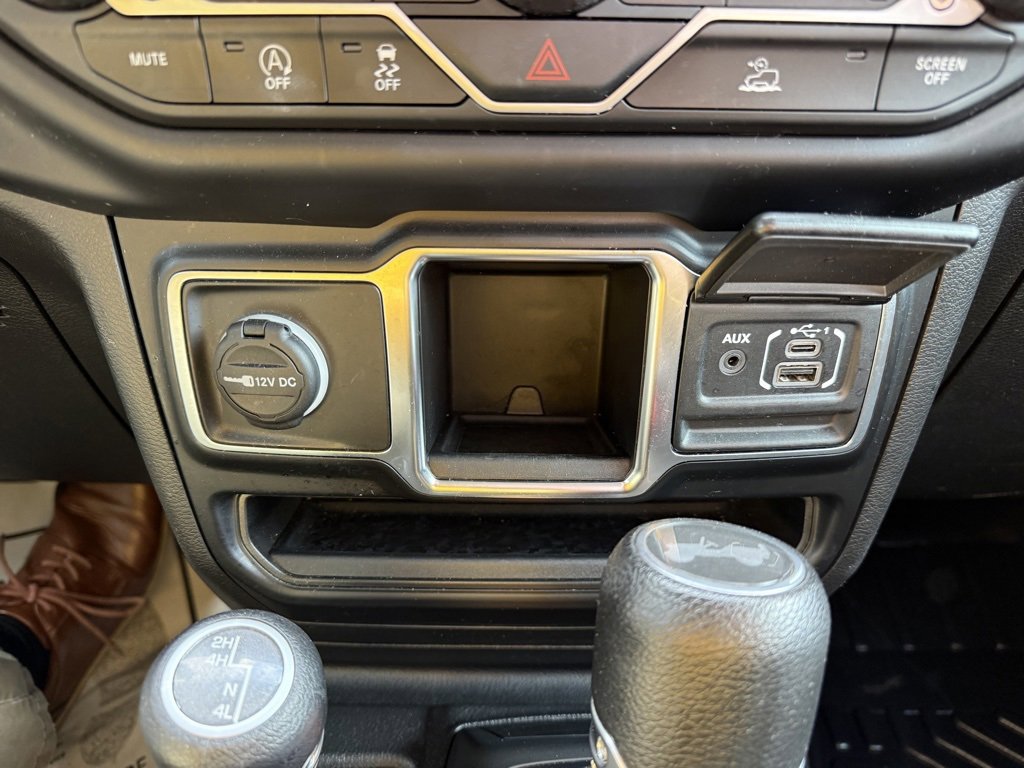 Used 2022 Jeep Wrangler Willys image 23