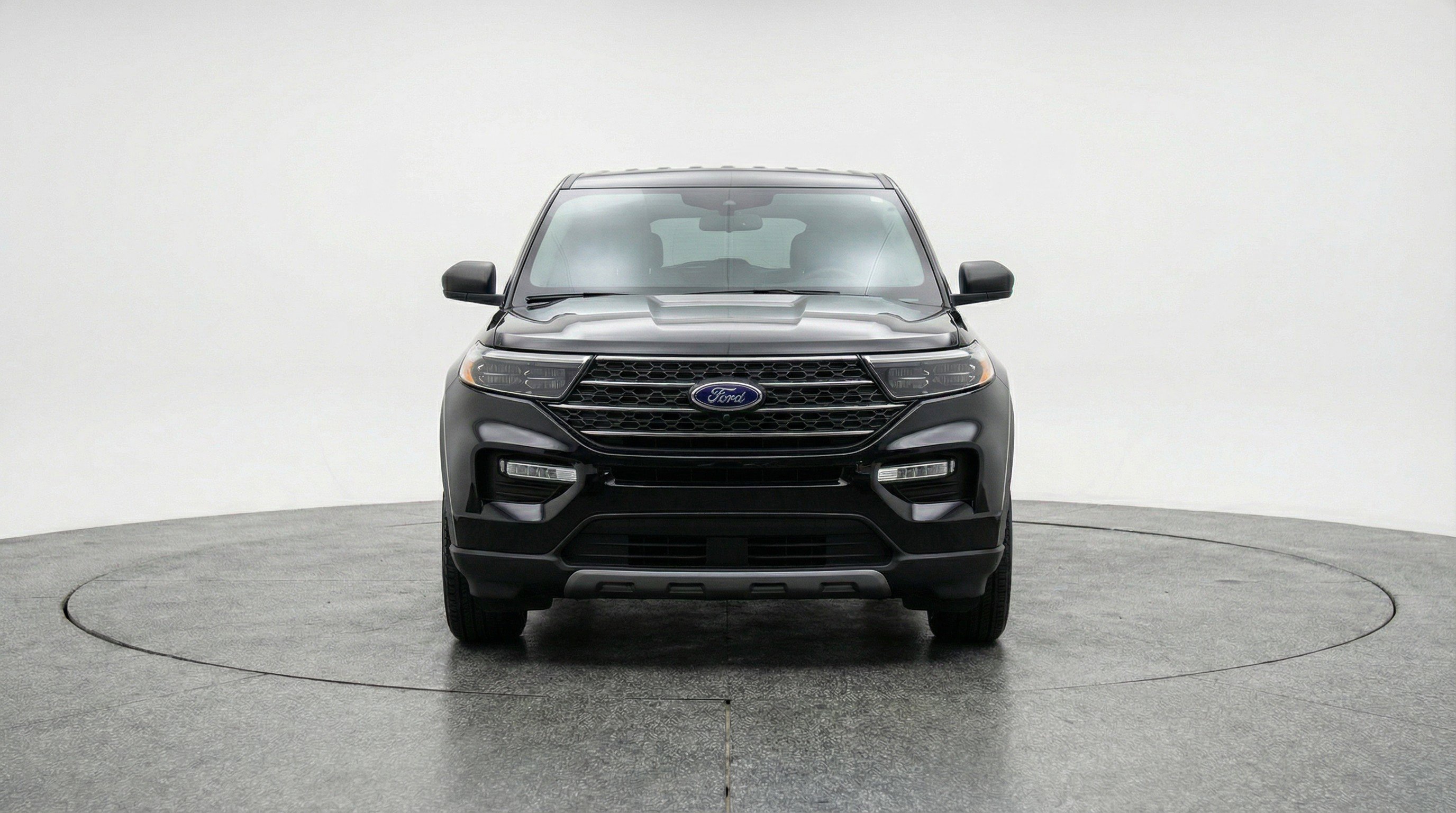 Used 2024 Ford Explorer XLT w/ Equipment Group 202A image 2