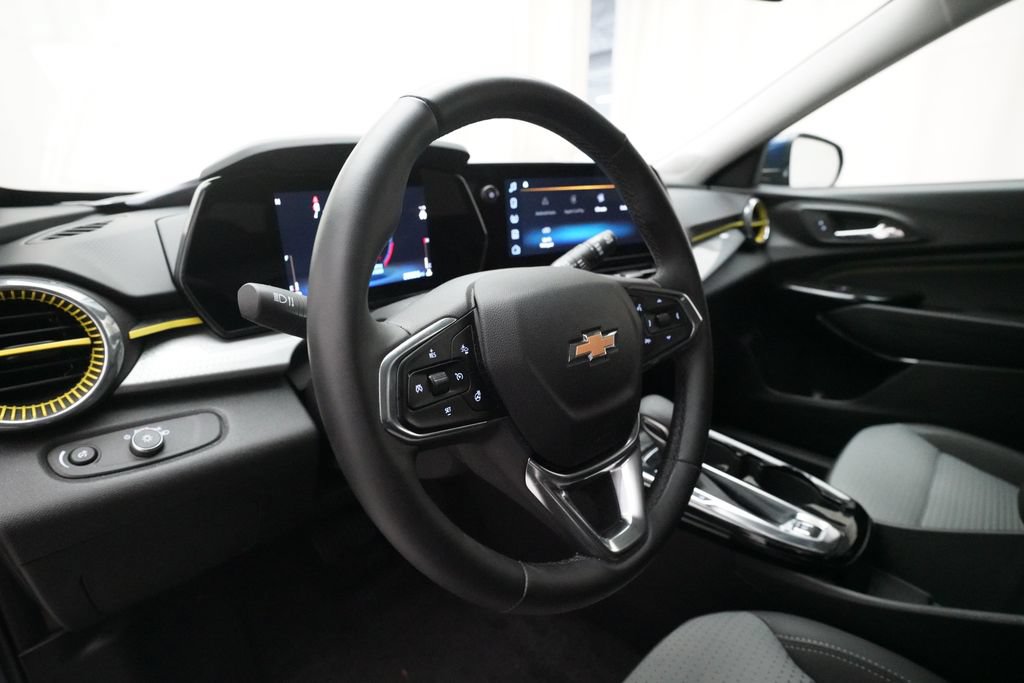 Used 2024 Chevrolet Trax LT w/ Driver Confidence Package FWD image 8