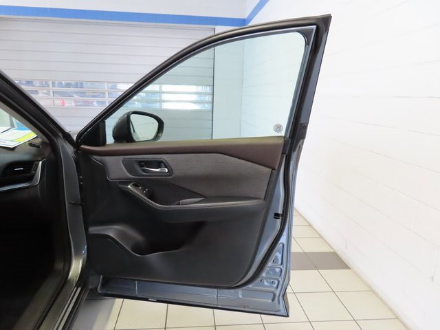 Used 2023 Nissan Rogue SV image 27