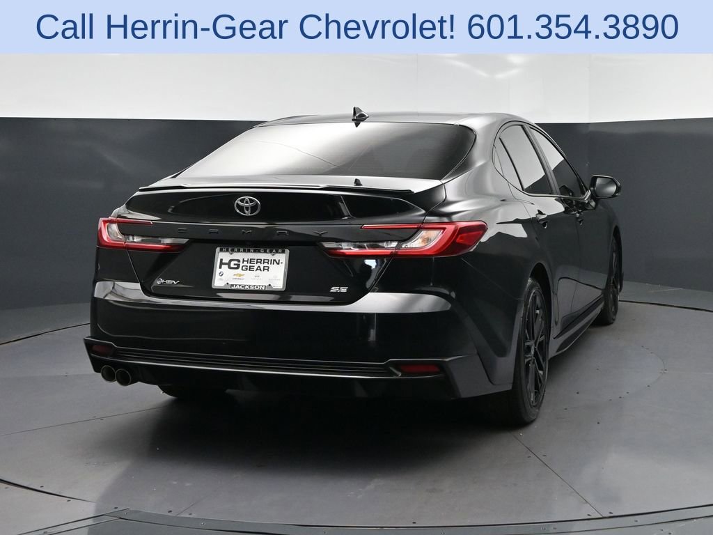 Used 2025 Toyota Camry SE image 7