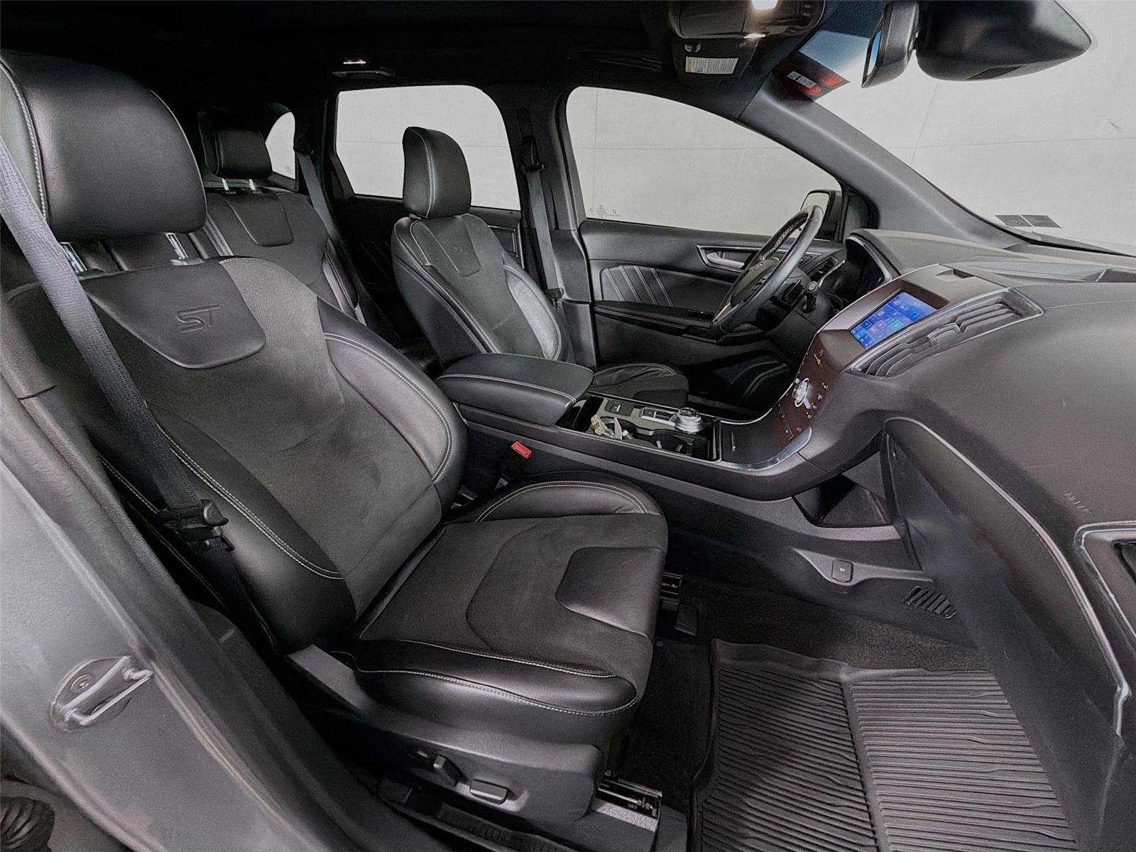 Used 2020 Ford Edge ST w/ Cold Weather Package AWD/4WD image 31