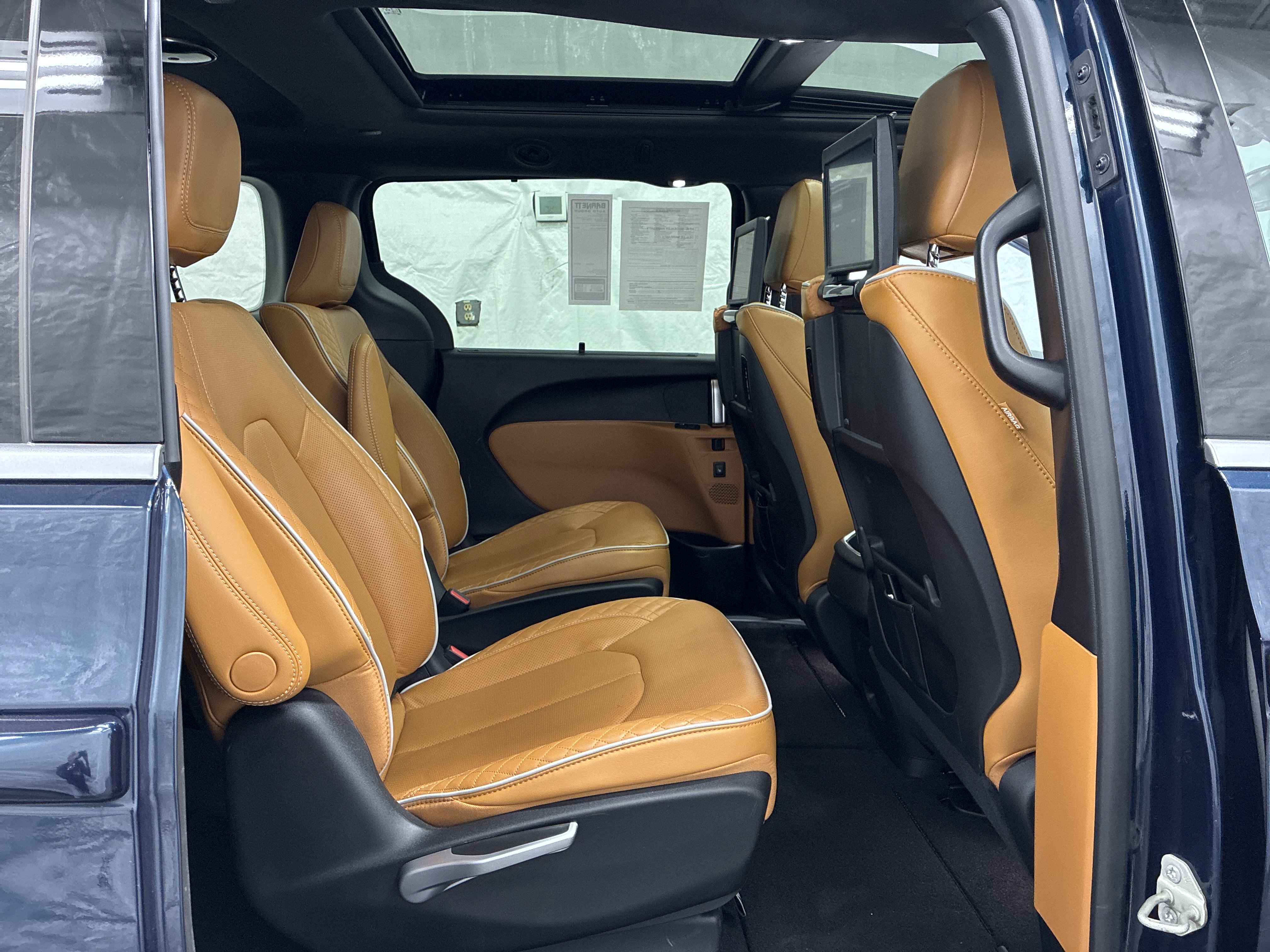 Certified 2022 Chrysler Pacifica Pinnacle AWD/4WD image 12