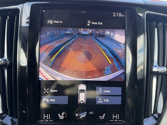 Used 2019 Volvo XC60 T5 Momentum w/ Premium Package image 4
