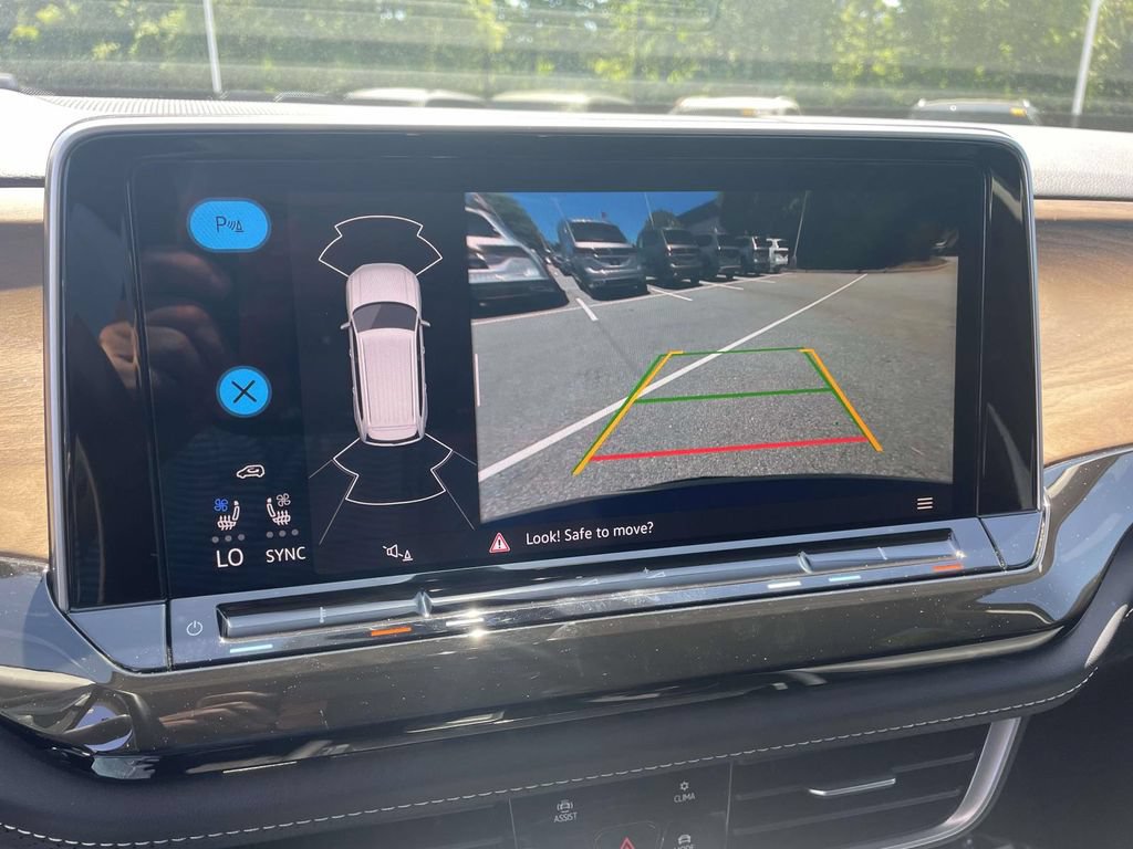 Certified 2025 Volkswagen Atlas SE FWD image 26