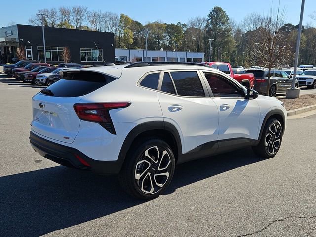 Used 2025 Chevrolet Trax RS w/ Sunroof Package image 3