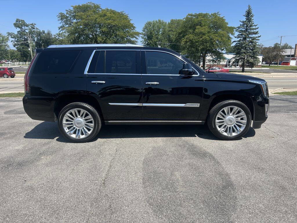 Used 2019 Cadillac Escalade Platinum image 2