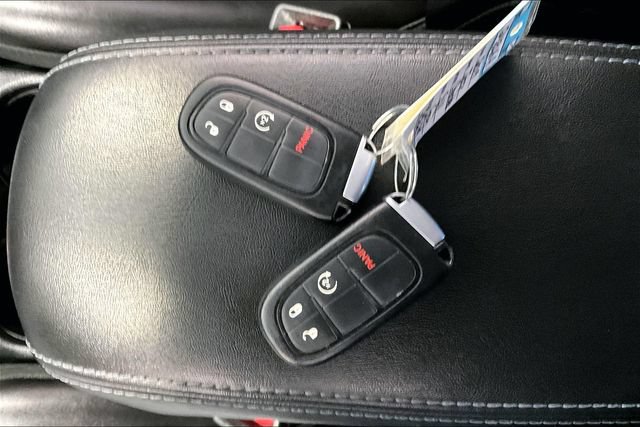 Used 2019 Jeep Cherokee Latitude Plus w/ Cold Weather Group AWD/4WD image 42