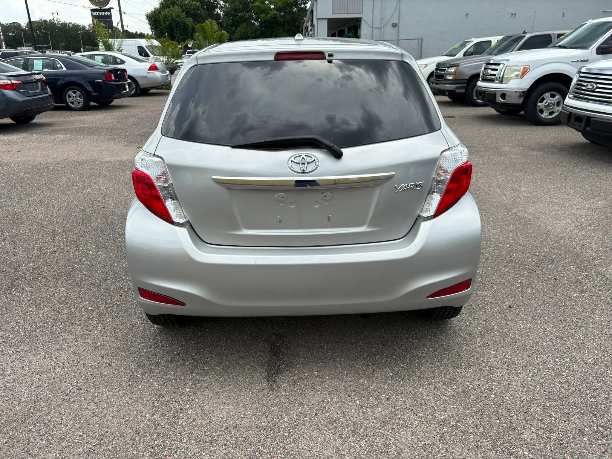 Used 2012 Toyota Yaris SE FWD image 4