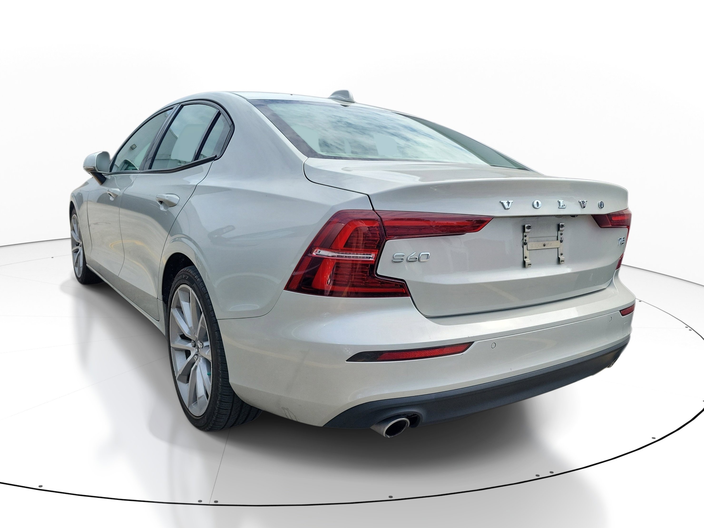 Used 2020 Volvo S60 T5 Momentum w/ Premium Package FWD image 4